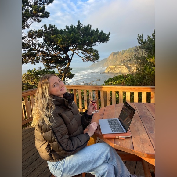 Meet your Posher, Hawley - Picture 1 of 2